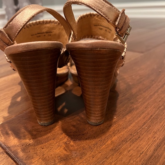 Jack Rodgers rose gold wedges size 8. - Picture 3 of 4